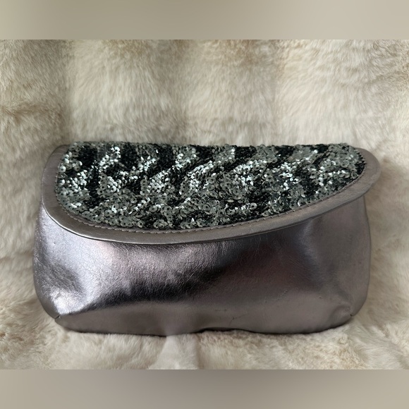 You Look Beautiful Handbags - VINTAGE GLITTER & GLAM METALLIC SEQUIN CLUTCH